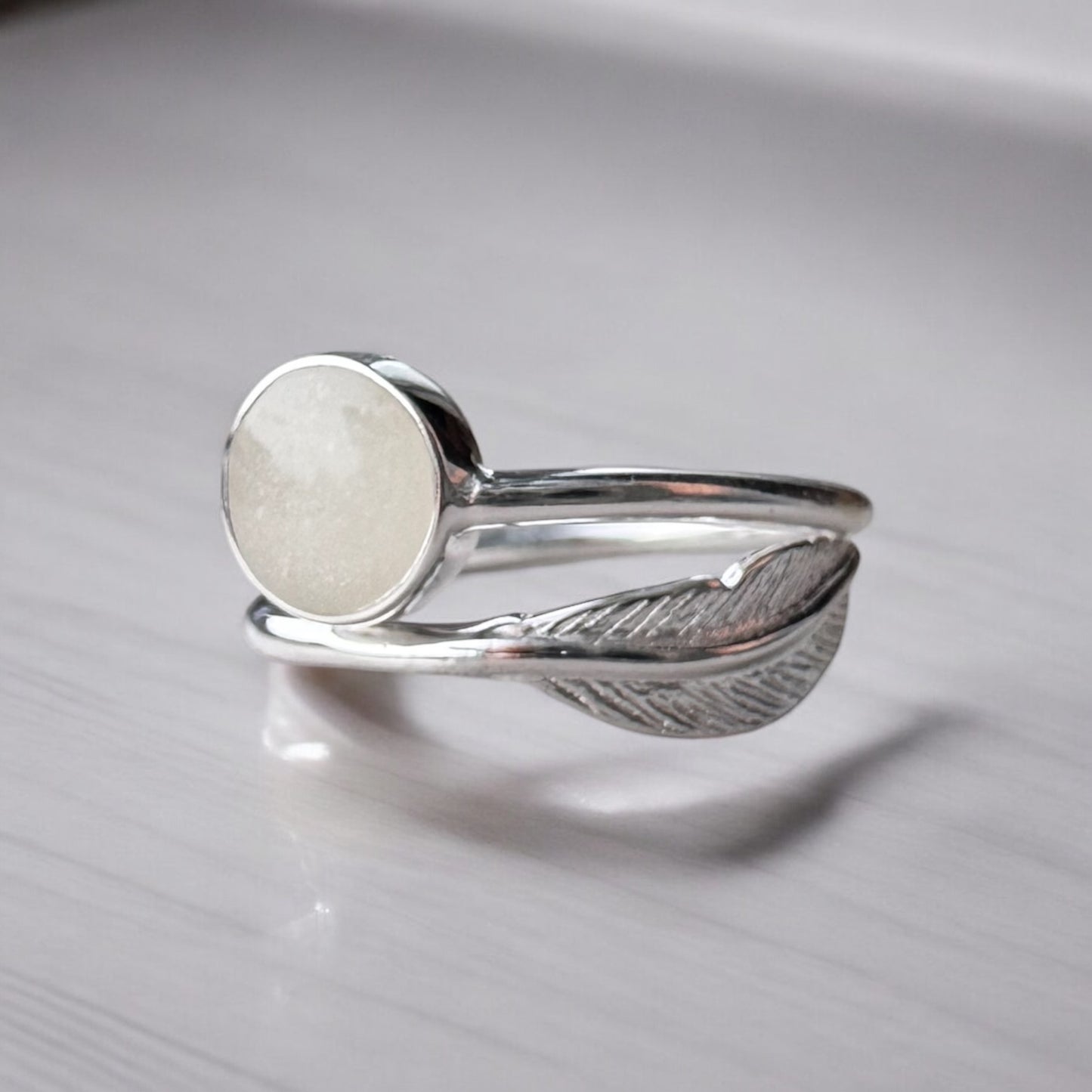 Adjustable feather ring