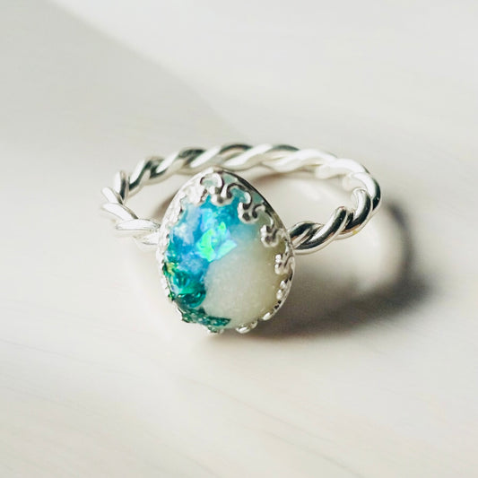 Twisted band Crown Pear Detail Ring