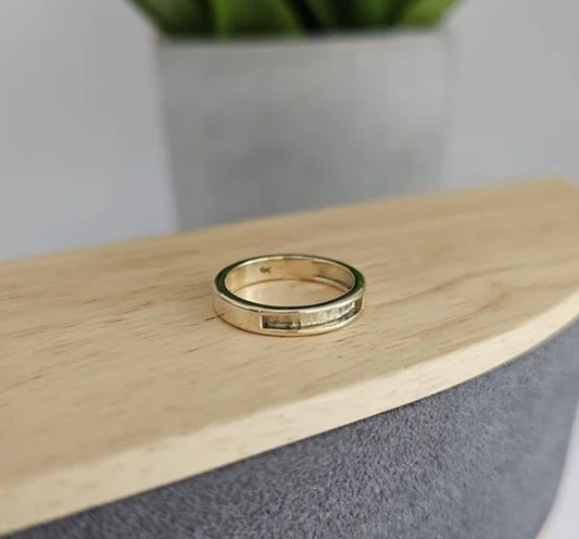 9K Gold Front Channel Ring